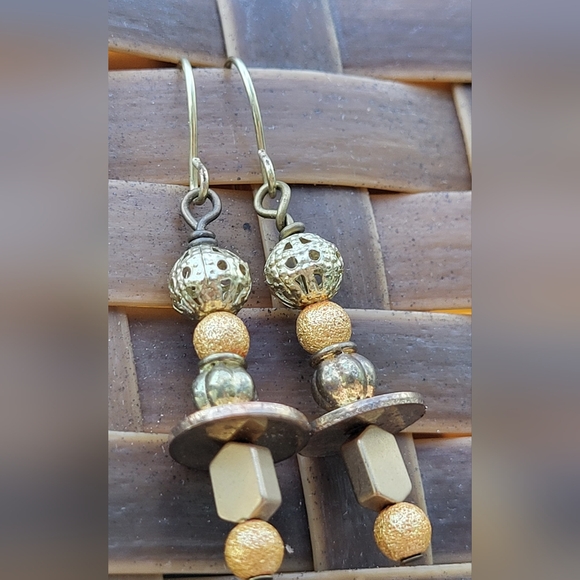 Beaded dangle earrings - Picture 5 of 5